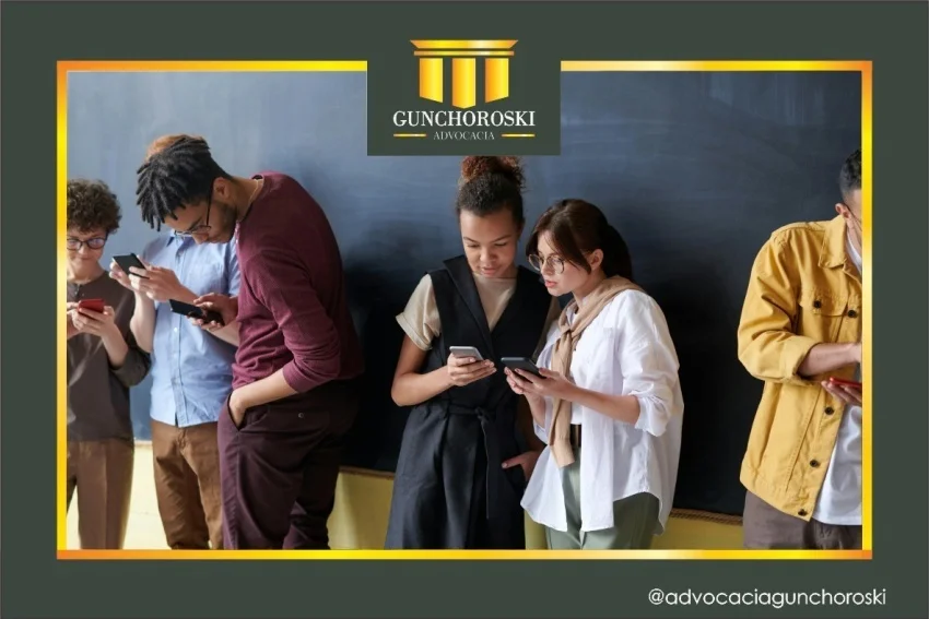 Entenda sobre o uso do Celular no Ambiente de Trabalho. É proibido ou não?