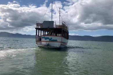 Passeio de Escuna - Paraíso Enseada de Brito
